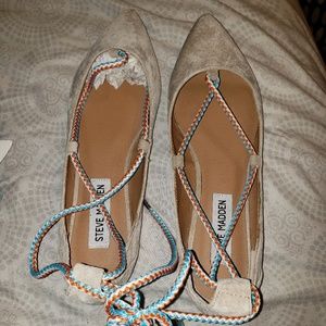 Lace-up flats....